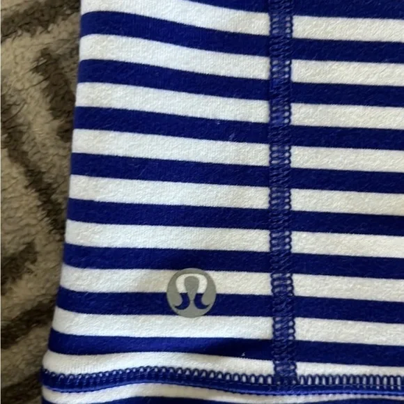 Lululemon size 6 jacket - Picture 4 of 4